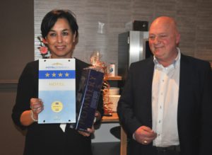 Vier sterren voor Het Hof van Alexander Ingrid Tsakonis - Ettema en Aad Jonas