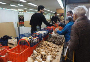 Dagelijkse markt in de Hallen
