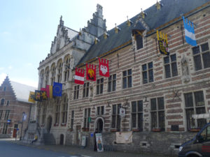 Zoutleeuw met stadhuis, Lakenhalle en Vleeschhuis