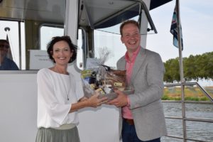 Twintig jaar Veerpont met schepen Sylvie Vanmontfort (Kinrooi) en loco-burgemeester Tim Snijckers