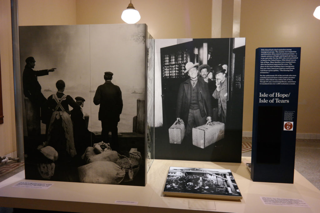 Ellis Island wordt bijgenaamd het “Eiland van hoop en tranen”.