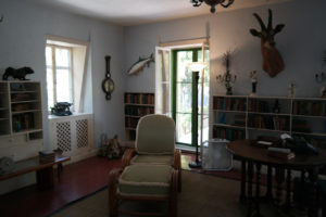 De werkstudio van Ernest Hemingway in het landhuis, waar hij van 1931 tot 1939 verbleef