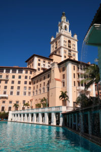 Het zeer luxueuze hotel Biltmore met het beroemde zwembad