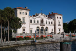 Exterieur van het Vizcaya Palace in Italiaanse stijl